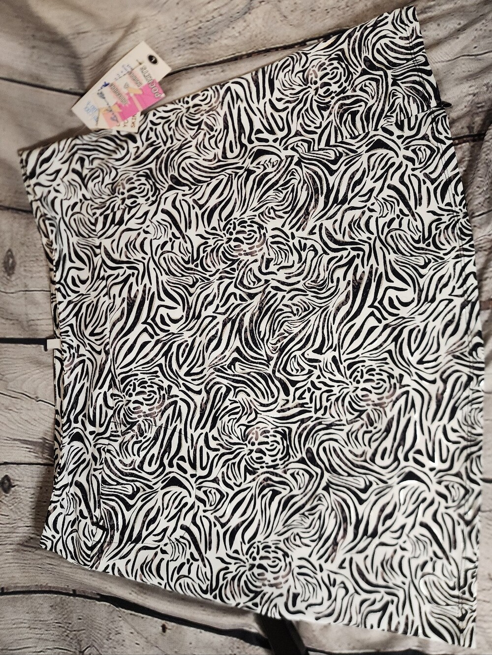 Lulu-B Black & White Abstract Animal-Print Skort